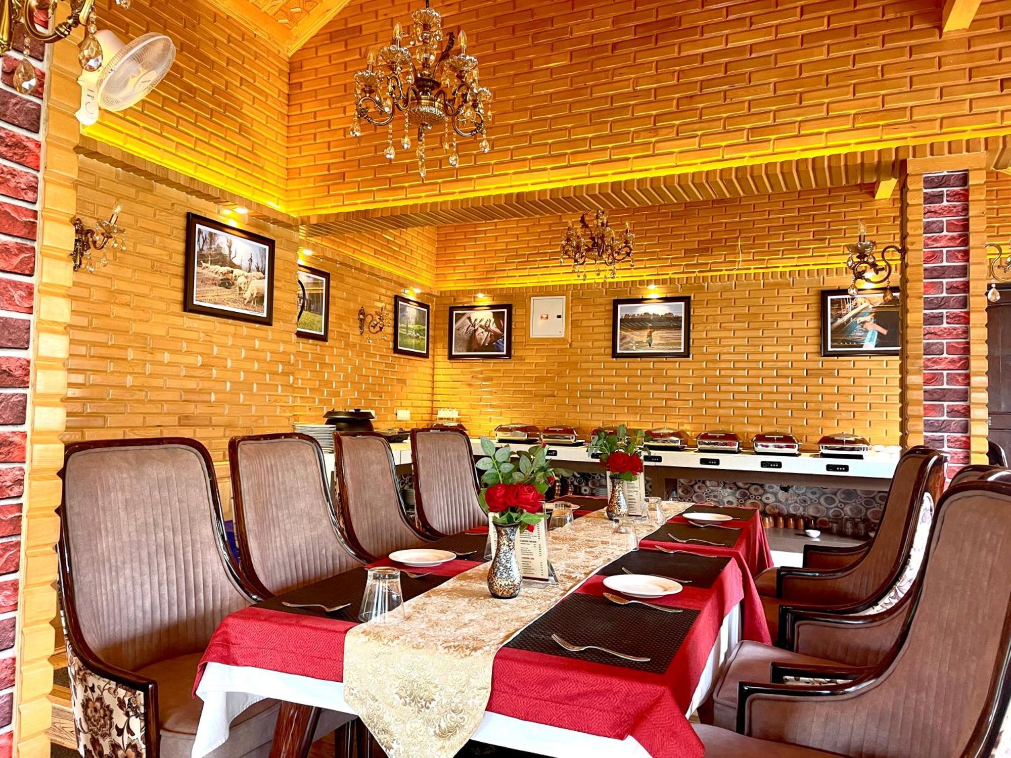 Hotel Village Walk Sonāmarg Extérieur photo